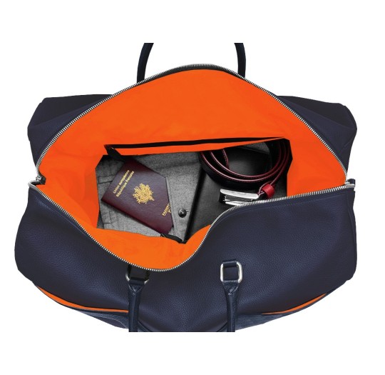 Intérieur sac de voyage cuir bleu liseré orange.