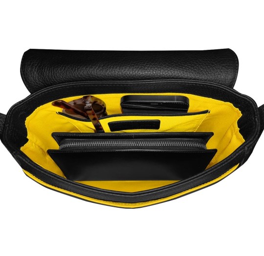 Intérieur sac à main cuir noir liseré jaune.