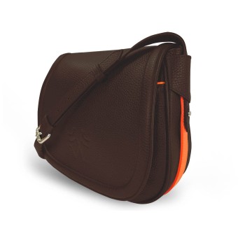 Le sac à main Vens, intemporel et indispensable, dans sa version en cuir marron, liseré orange.