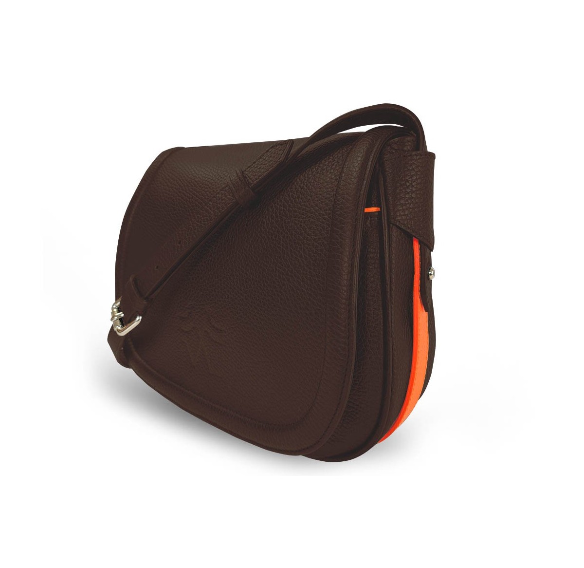 Le sac à main Vens, intemporel et indispensable, dans sa version en cuir marron, liseré orange.