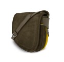 Le sac à main Vens, intemporel et indispensable, dans sa version en nubuck kaki, liseré jaune.