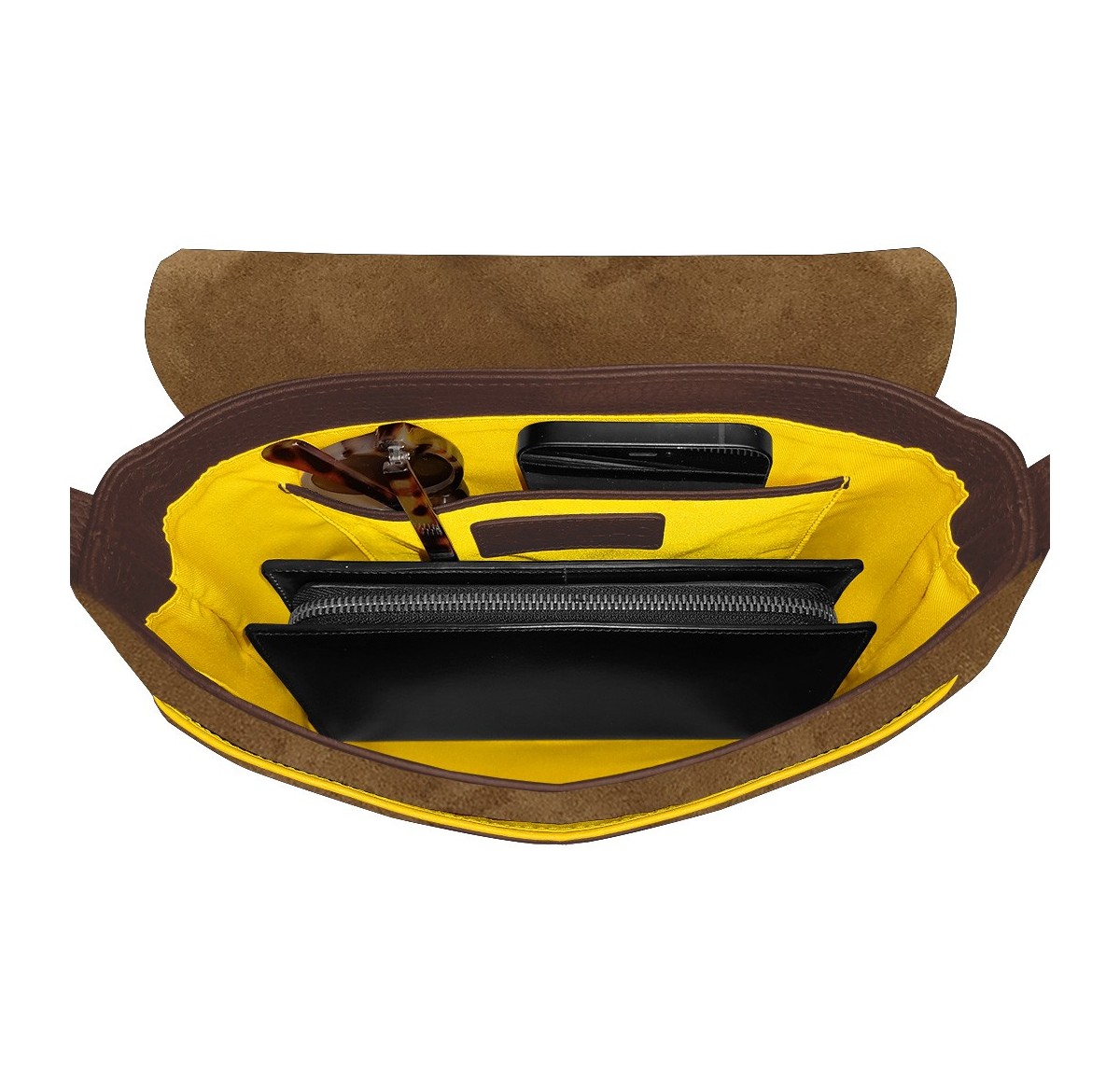 Intérieur sac à main nubuck cognac liseré jaune.
