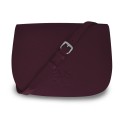 Notre Besace SaVine, en quête de praticité et de style minimaliste dans sa version en cuir rouge bordeaux, liseré bleu