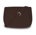 Notre Besace SaVine, en quête de praticité et de style minimaliste dans sa version en cuir marron, liseré orange