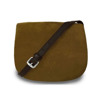 Notre Besace SaVine, en quête de praticité et de style minimaliste dans sa version en nubuck cognac, liseré jaune