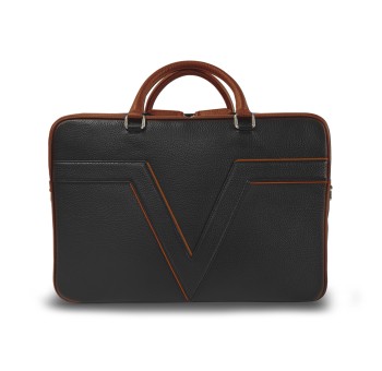 Le porte documents ClairVaux, la référence de notre gamme business, dans sa version en cuir noir, liseré cognac.