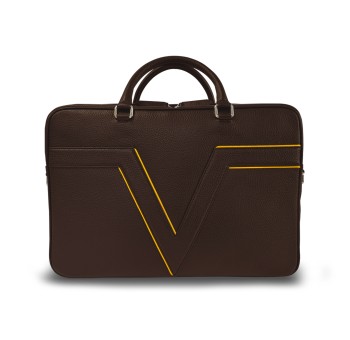 Le porte documents ClairVaux, la référence de notre gamme business, dans sa version en cuir marron, liseré jaune.