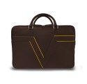 Le porte documents ClairVaux, la référence de notre gamme business, dans sa version en cuir marron, liseré jaune.