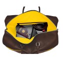 Intérieur sac de voyage cuir marron liseré jaune.