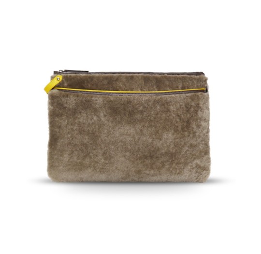 Notre pochette zippée ordinateur LaVaud a été conçu pour protéger votre ordinateur grâce a son rembourrage moussé