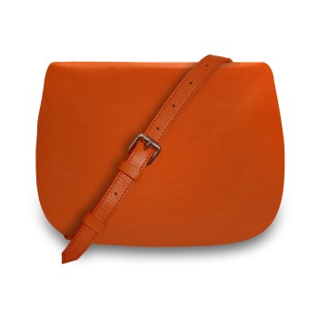 Notre Besace SaVine, en quête de praticité et de style minimaliste dans sa version en nubuck orange, liseré argent