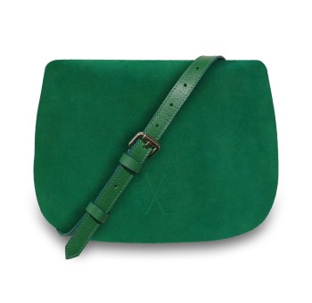 Notre Besace SaVine, en quête de praticité et de style minimaliste dans sa version en nubuck vert, liseré blanc