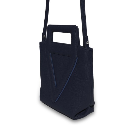 Le sac cabas Vue Lac Victoria en cuir marine.
