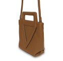 Le sac cabas Vue Lac Victoria en cuir cognac.