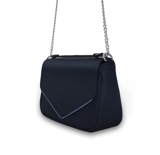 Notre sac à main JaVen avec sa chaîne offre un design intemporel et chic qui s'adapte à toutes les occasions
