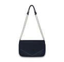 Grâce à sa chaîne, ce sac JaVen est facile à porter sur l'épaule ou en bandoulière